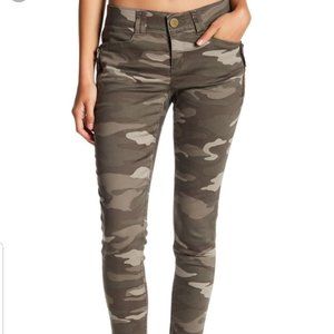 Camo skinny jeans